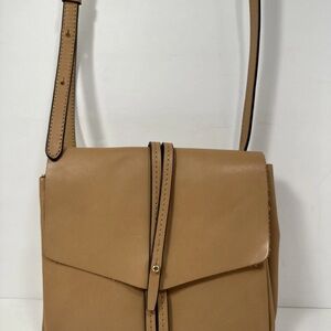 Elegant Tan Leather Shoulder Bag